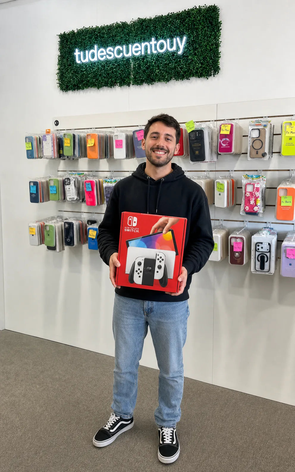 Cliente de TuDescuento con su compra