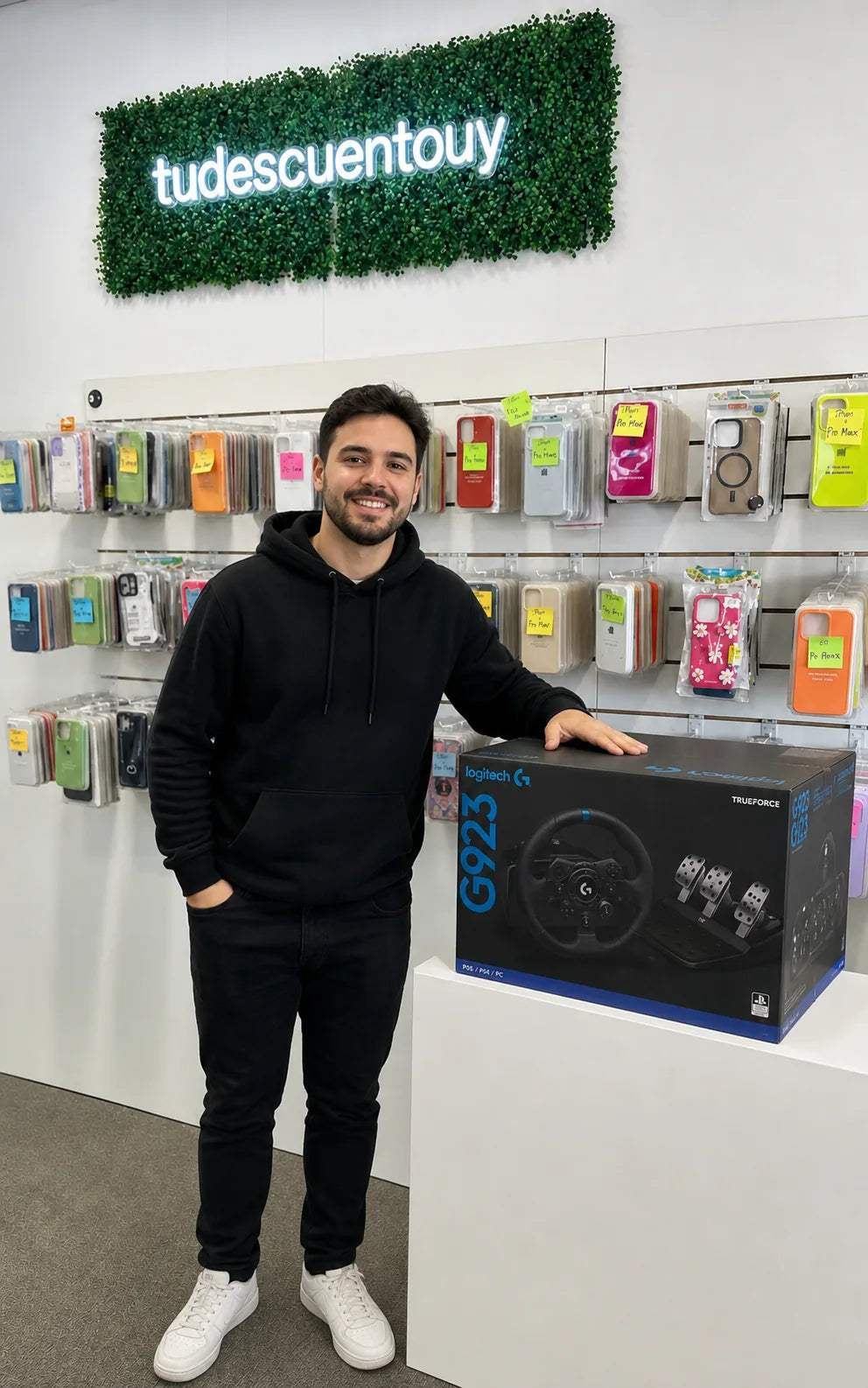 Cliente de TuDescuento con su compra