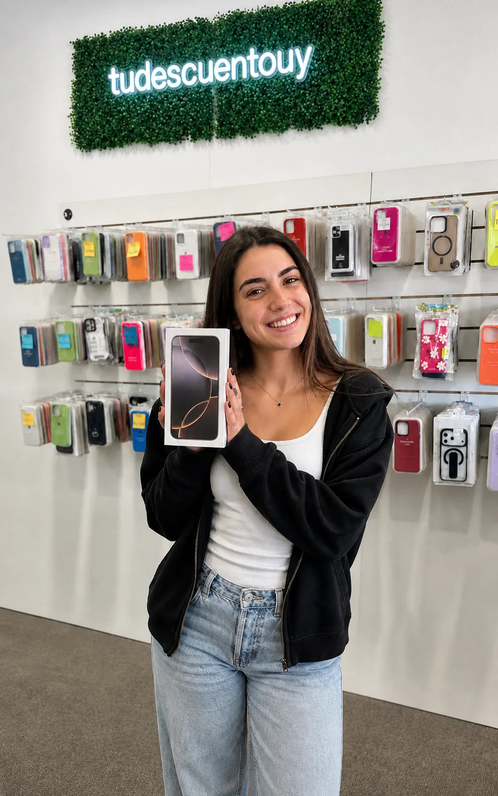 Cliente de TuDescuento con su compra